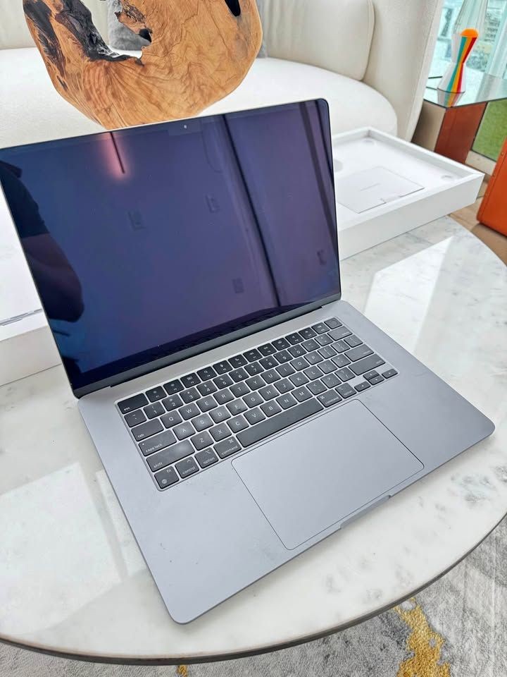 New 2024 MacBook Air 15” M3 Chip 512GB 16GB RAM w/ AppleCare+ warranty
